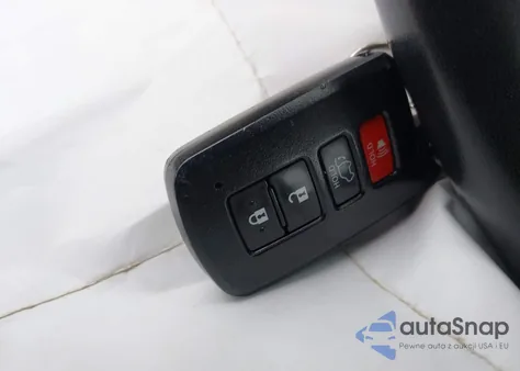 2019 Toyota Highlander Xle z USA, uszkodzony, nr VIN 5TDJZRFH1KS595341